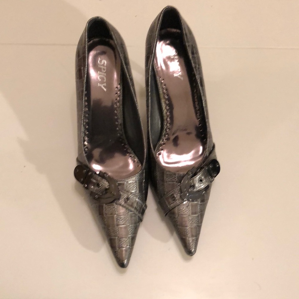 Spicy footwear NWOT